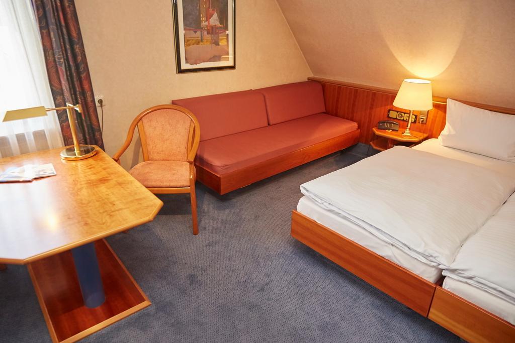 Hotel-Gasthof Die Post Brennerei Frankenhoehe Schillingsfuerst Екстер'єр фото